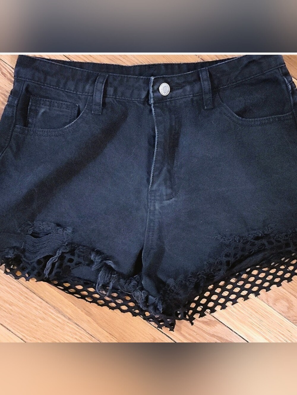 💜5/$25💜 Size Med Distressed Shorts